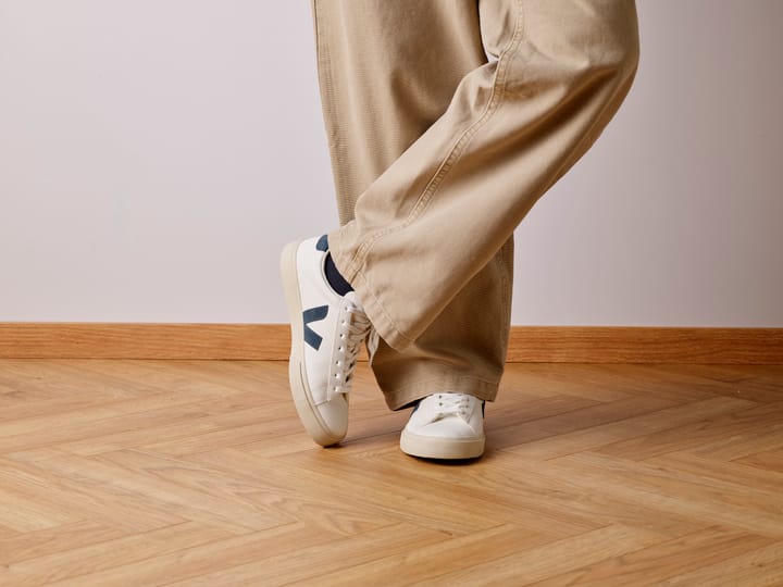 VEJA 0566 Extra-White Cal VEJA