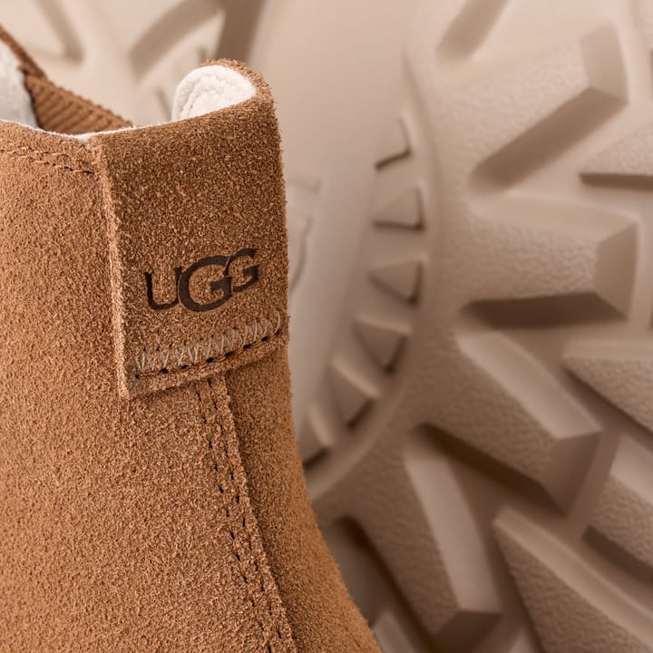 M Chelsea Lug UGG