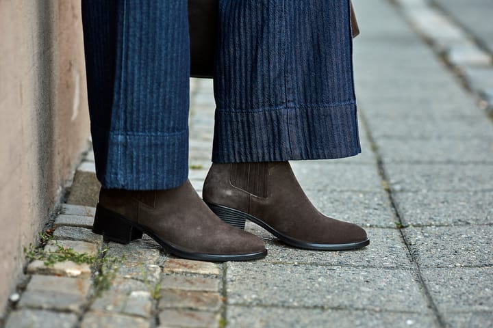 STOCKHOLM DESIGN GROUP 1131 BROWN SUEDE STOCKHOLM DESIGN GROUP STOCKHOLM DESIGN GROUP 1131 BROWN SUEDE STOCKHOLM DESIGN GROUP