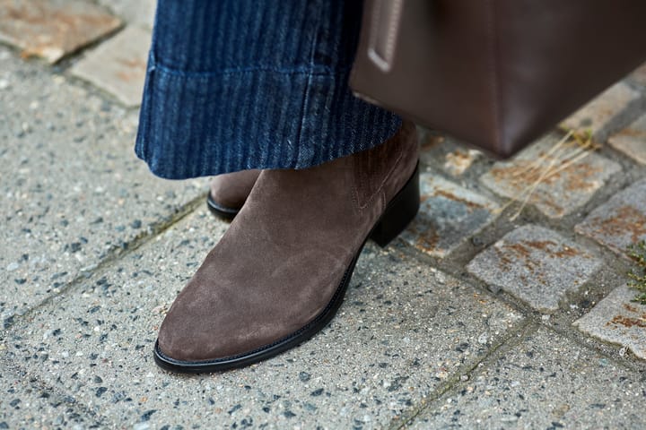 STOCKHOLM DESIGN GROUP 1131 BROWN SUEDE STOCKHOLM DESIGN GROUP STOCKHOLM DESIGN GROUP 1131 BROWN SUEDE STOCKHOLM DESIGN GROUP