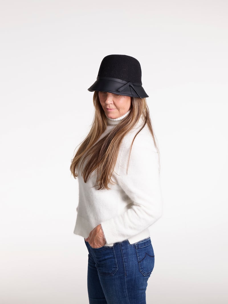 Bøttehatt med leatherlook lenke NOMA Bøttehatt med leatherlook lenke NOMA