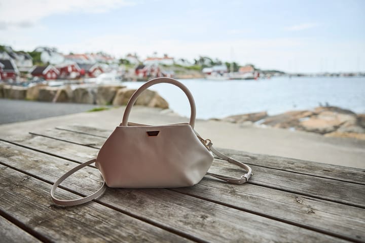 Stilren veske i skinn STOCKHOLM DESIGN GROUP Stilren veske i skinn STOCKHOLM DESIGN GROUP